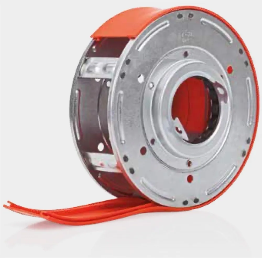 Polea porta muelle con la protección de PVC naranja colocada