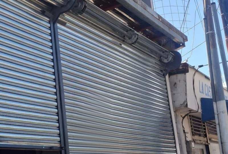 Mi cortina metálica se trabó: qué hacer (y qué no hacer)